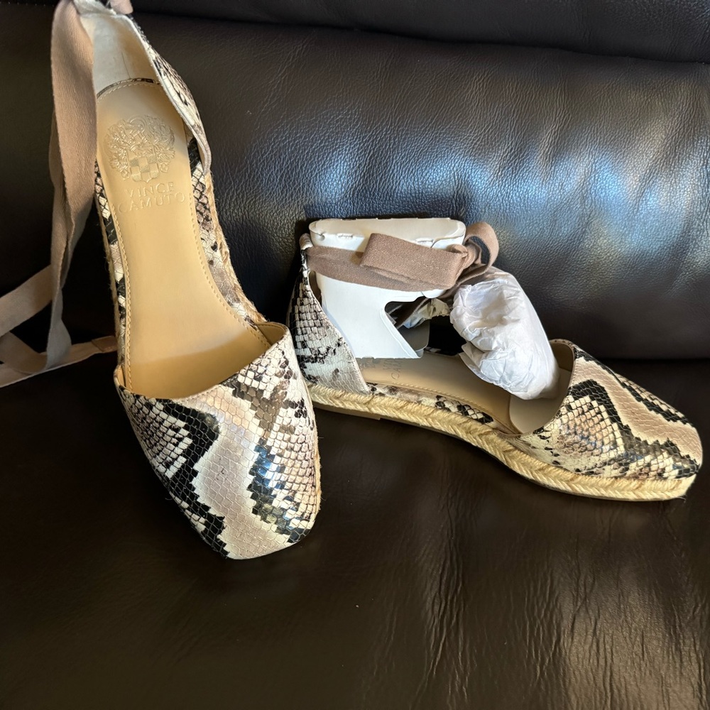 Vince Camuto VC-Jeliany 6 1/2 M snakeskin lace up shoes